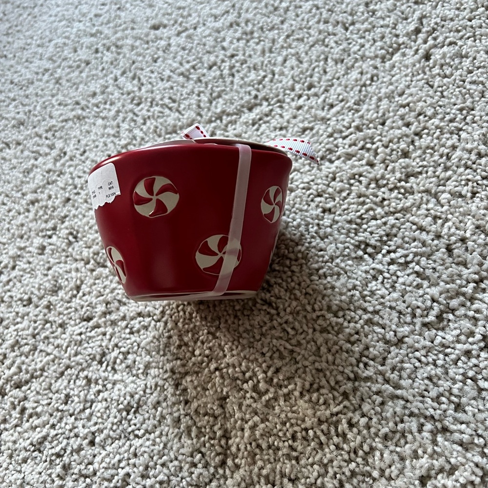 Red Peppermint Measuring Cups - Picture 4 of 9